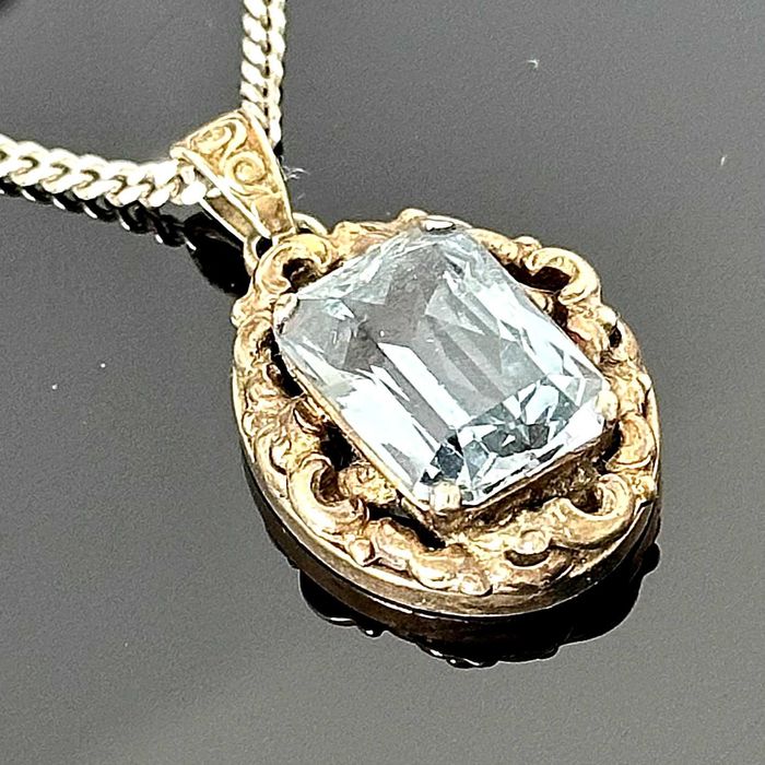 Srebrna przywieszka z Akwamarynem z ok. 1900 roku z srebra próby 835