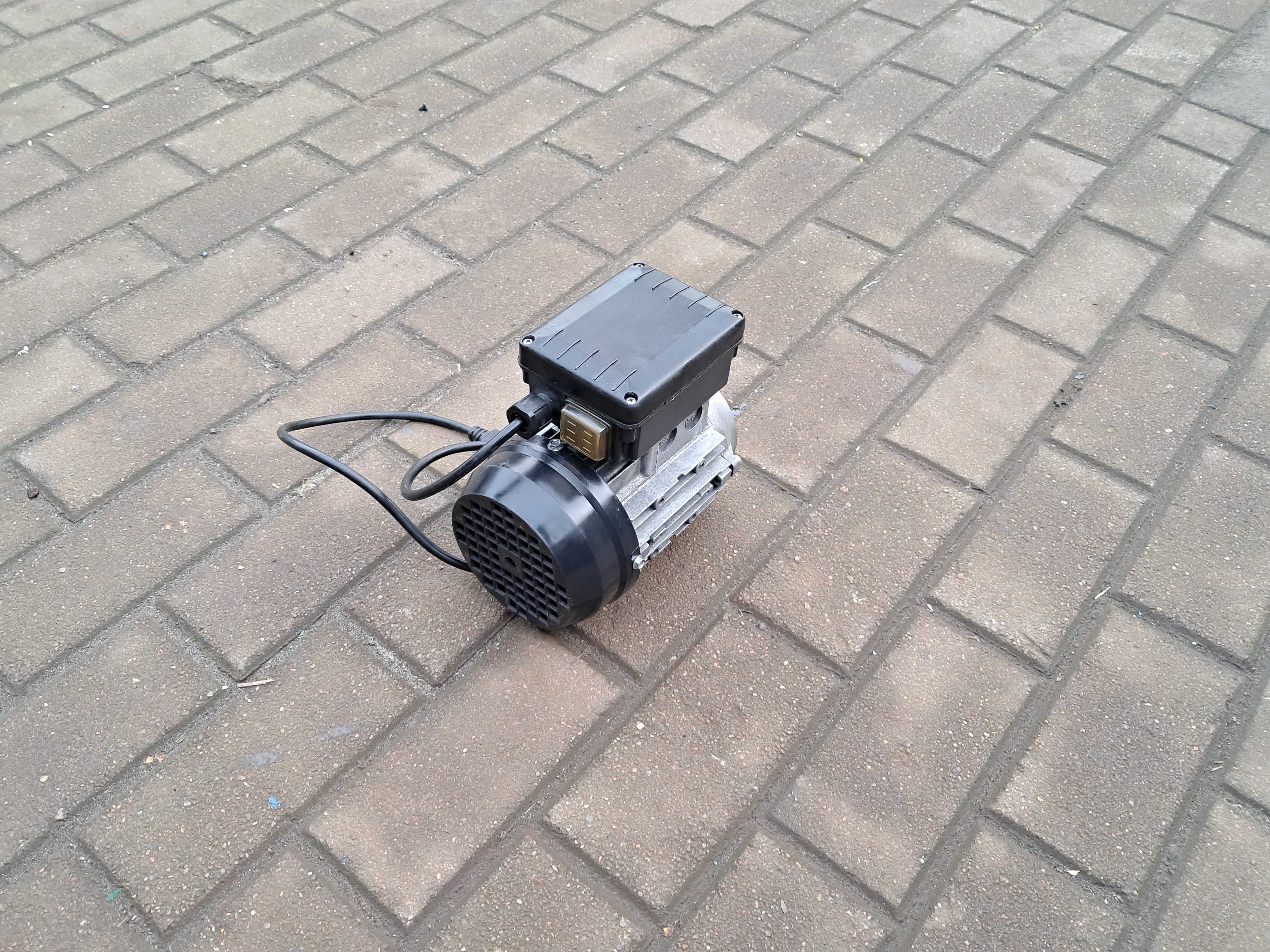 Silnik do podajnika pieca,kotła przekładni  230v 220v 1-fazowy.Wysyłka