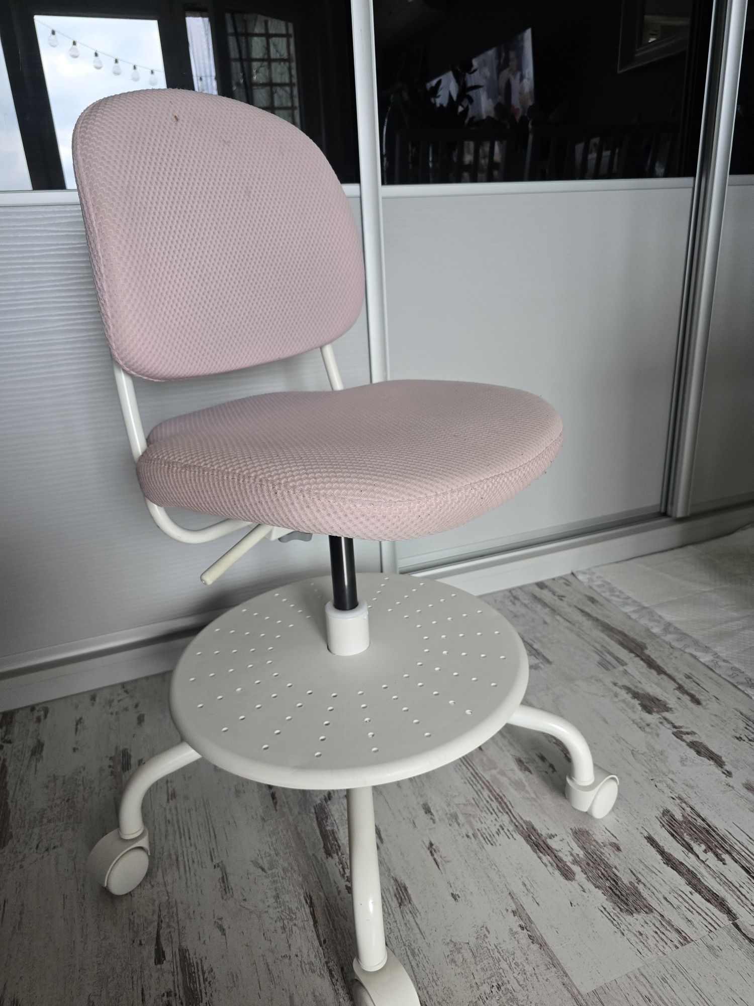Dziecięce krzesło biurowe ikea