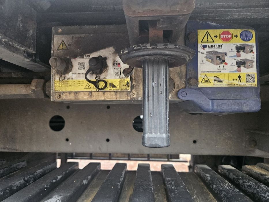 Naczepa Kraker ruchoma podloga rozdzielacz