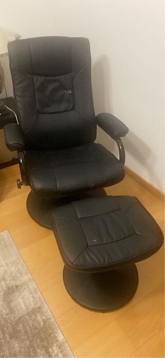 Cadeira encosto rotativa com apoio pes