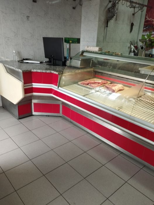 Máquina de picar carne e vitrine