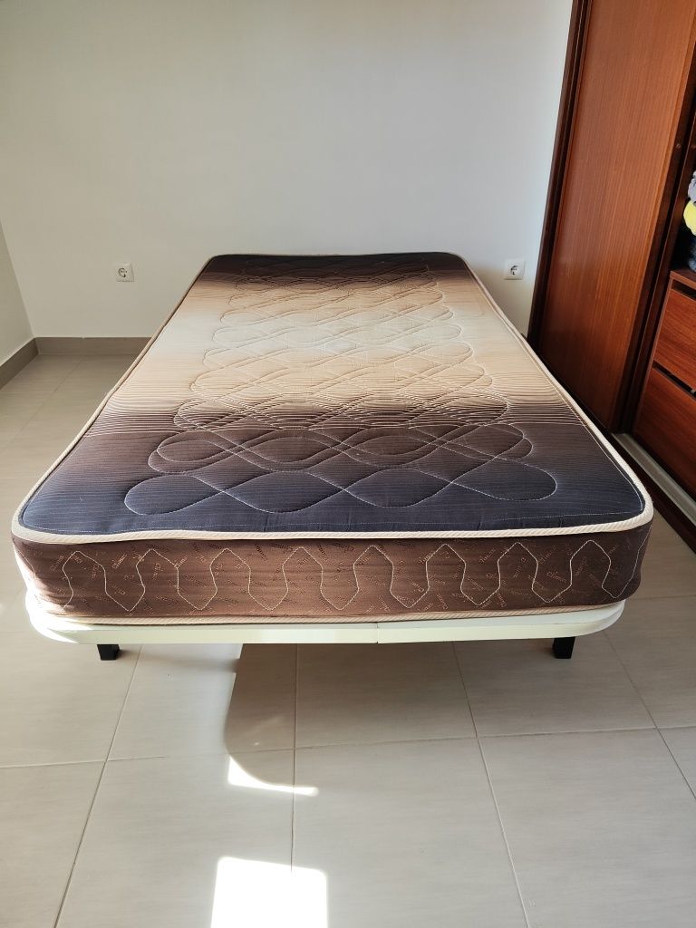 Cama e colchão para vender