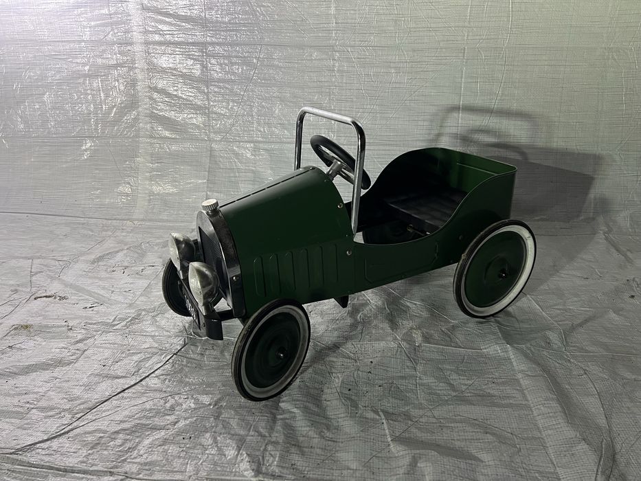 Retro samochod metalowy na pedały dla dzieci