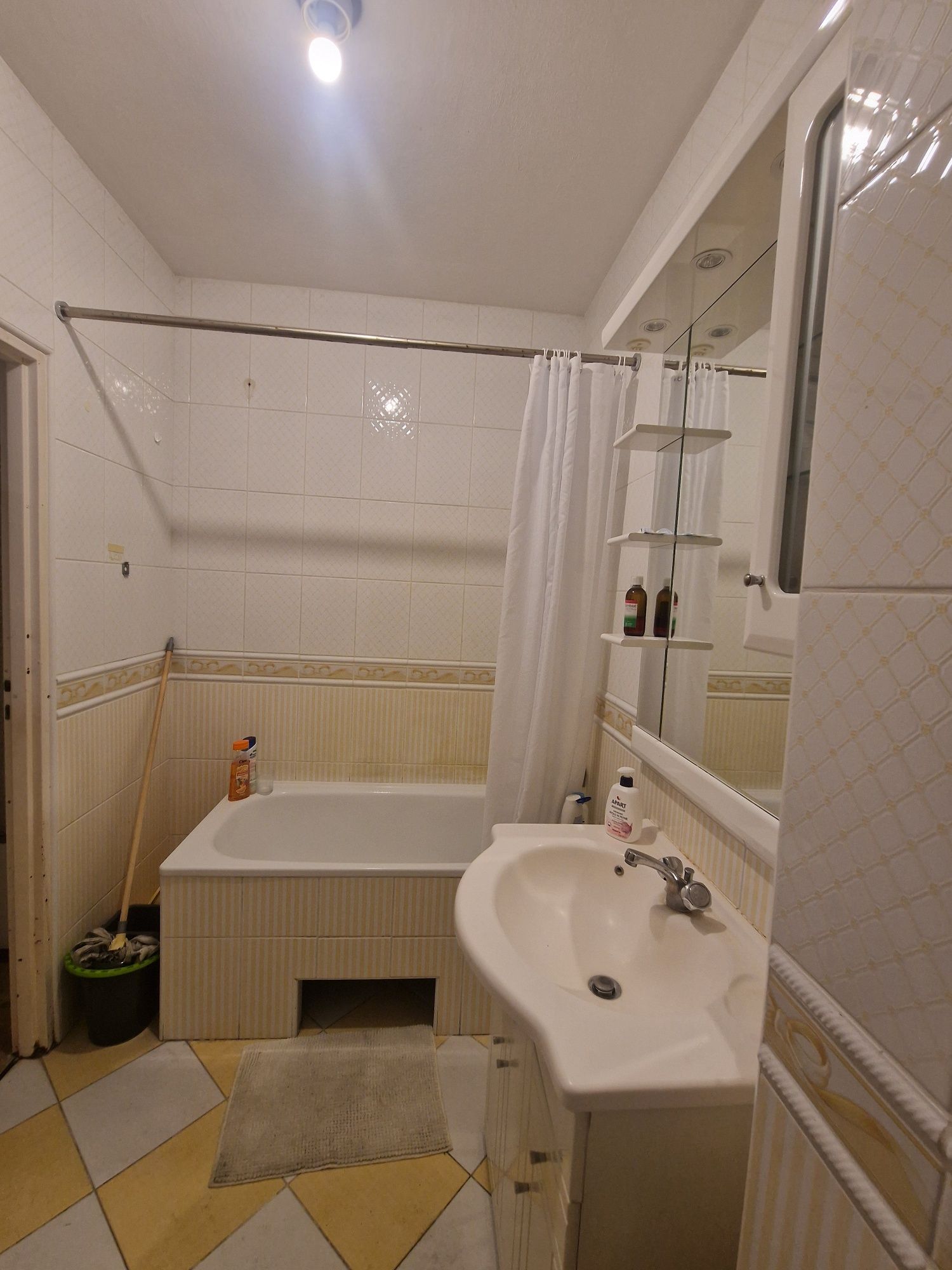 Pokoj do wynajęcia 15m2 obok Metra kabaty