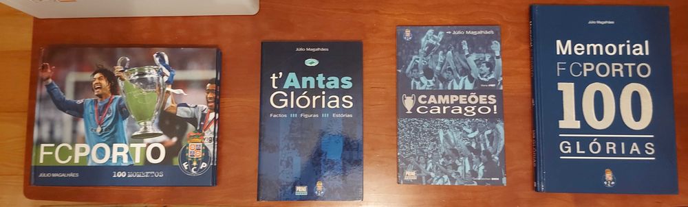 Lote de livros do FC Porto - autoria Júlio Magalhães