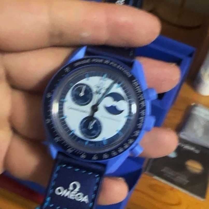 Super Blue Moon Chrono - designerski czasomierz z kosmicznym stylem!