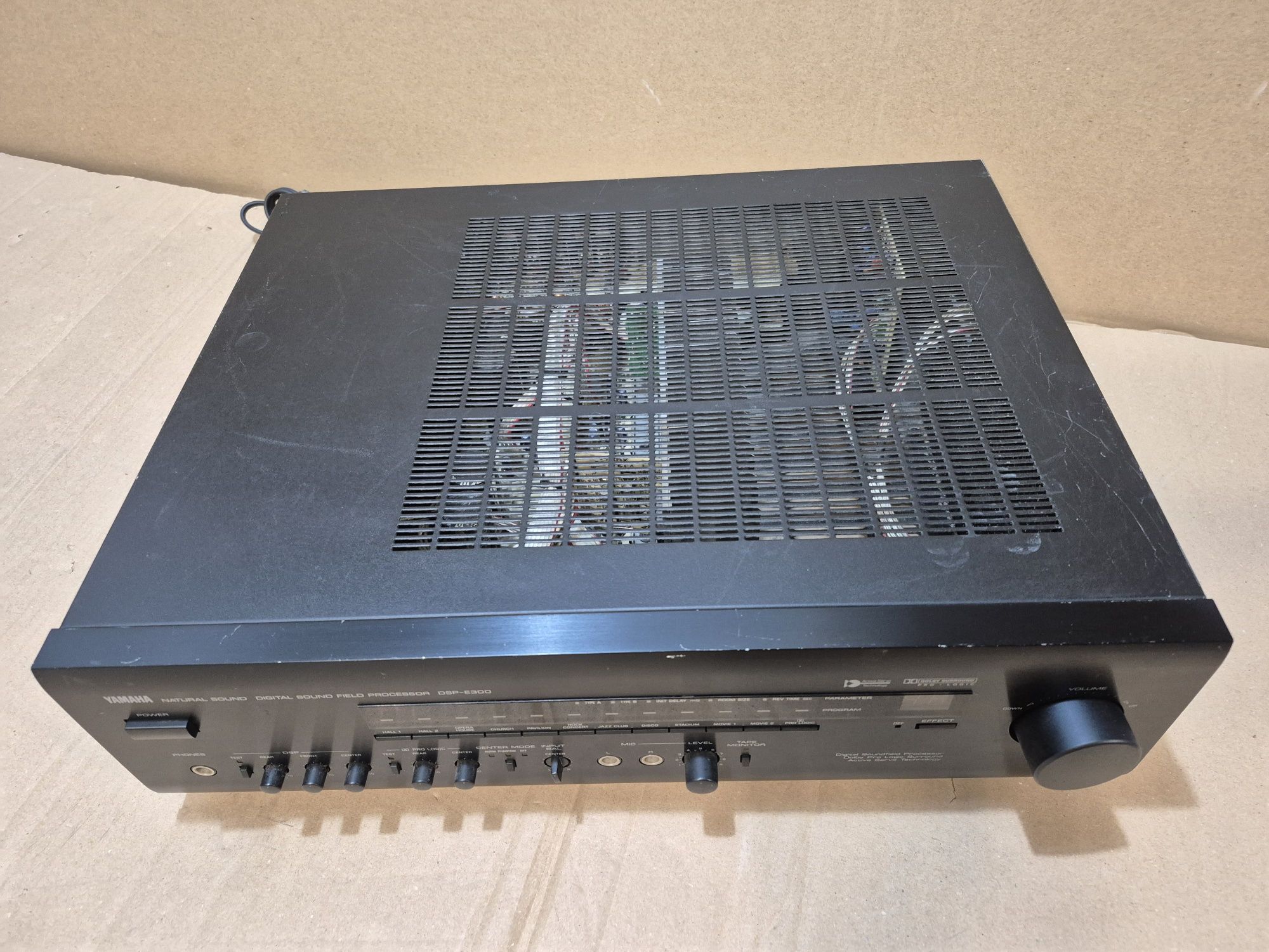 Wzmacniacz Yamaha DSP-E300
