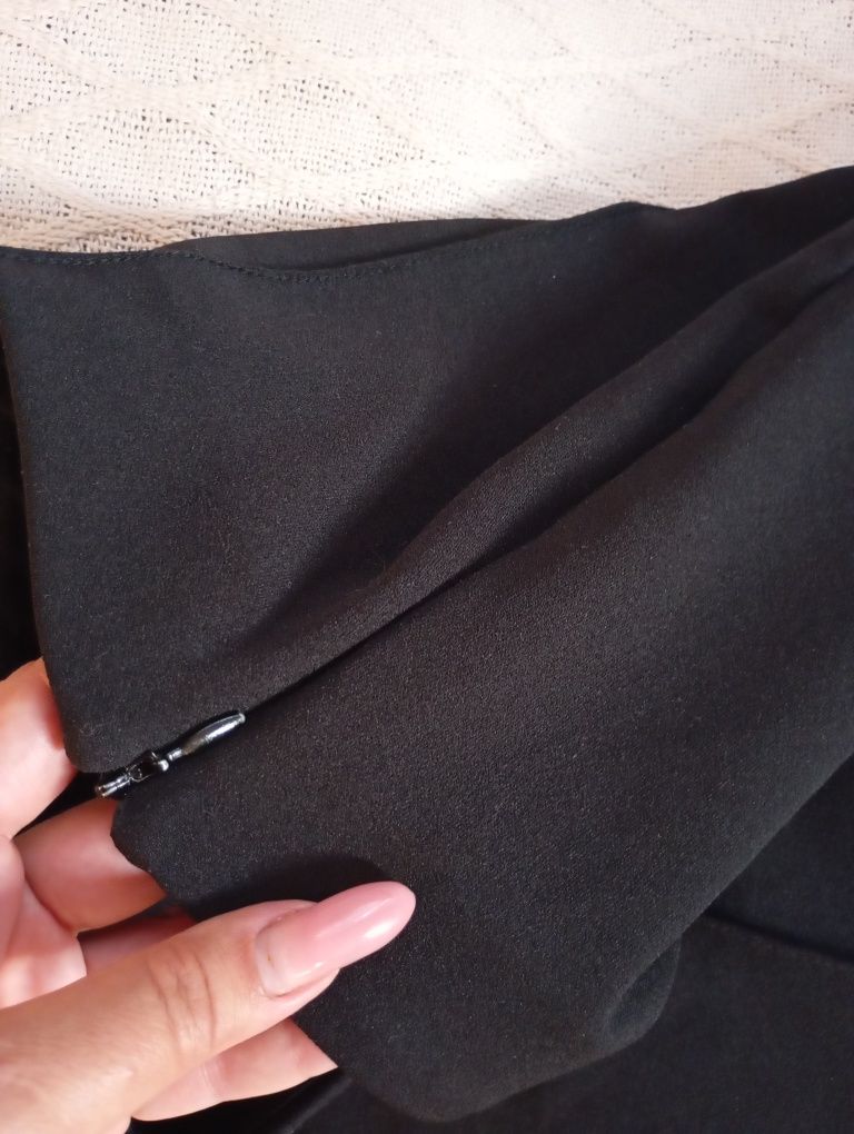 H&M S-M czarne eleganckie szerokie elastyczne spodnie z kantami