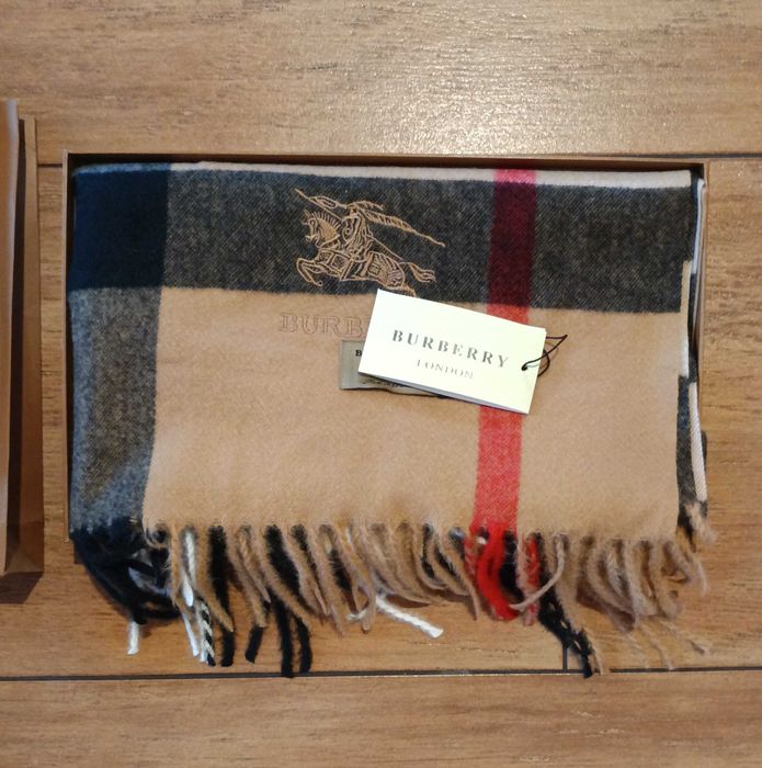 Szalik Burberry na zimę