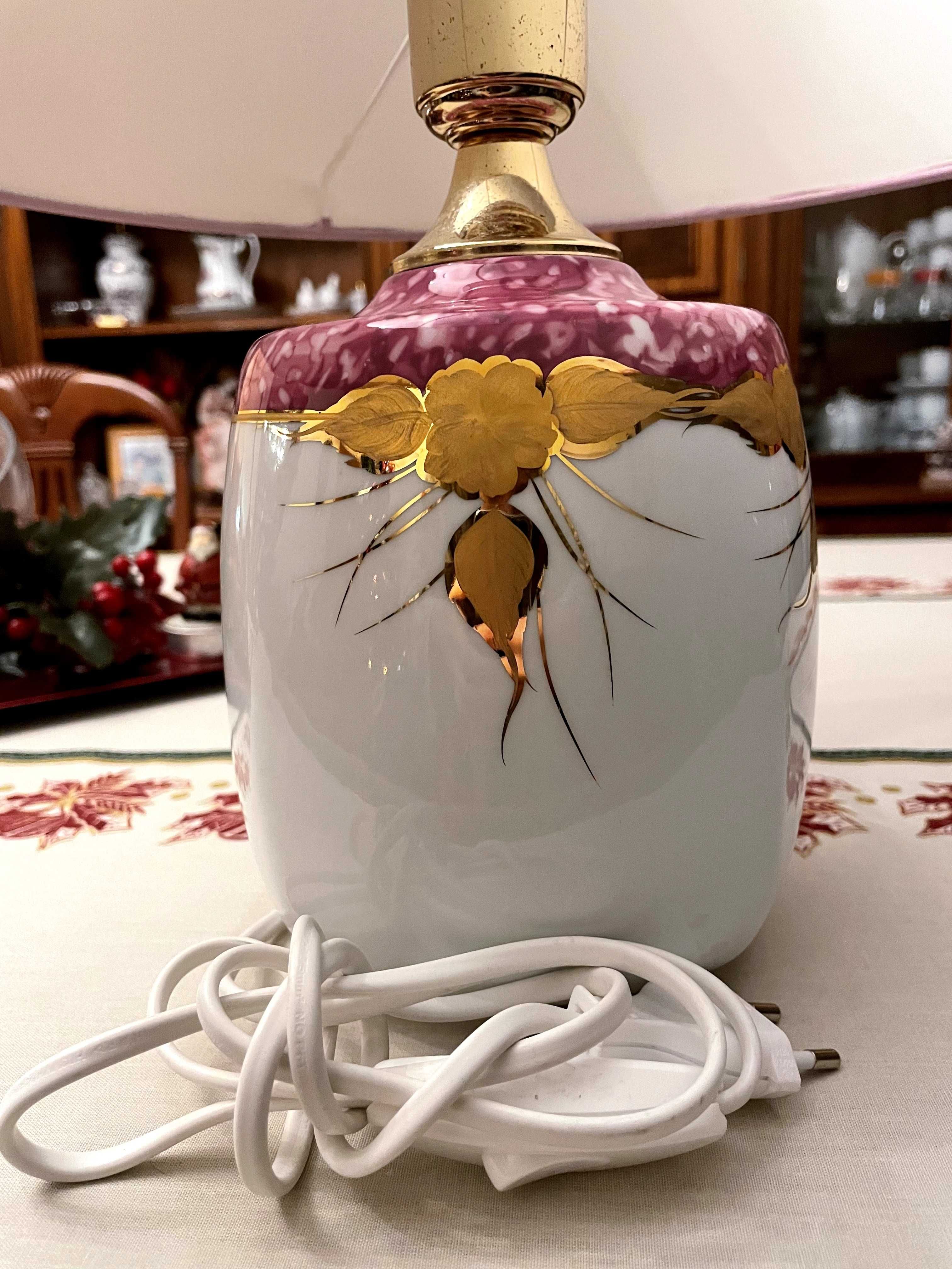 Abajur Lilás com detalhes em Dourado