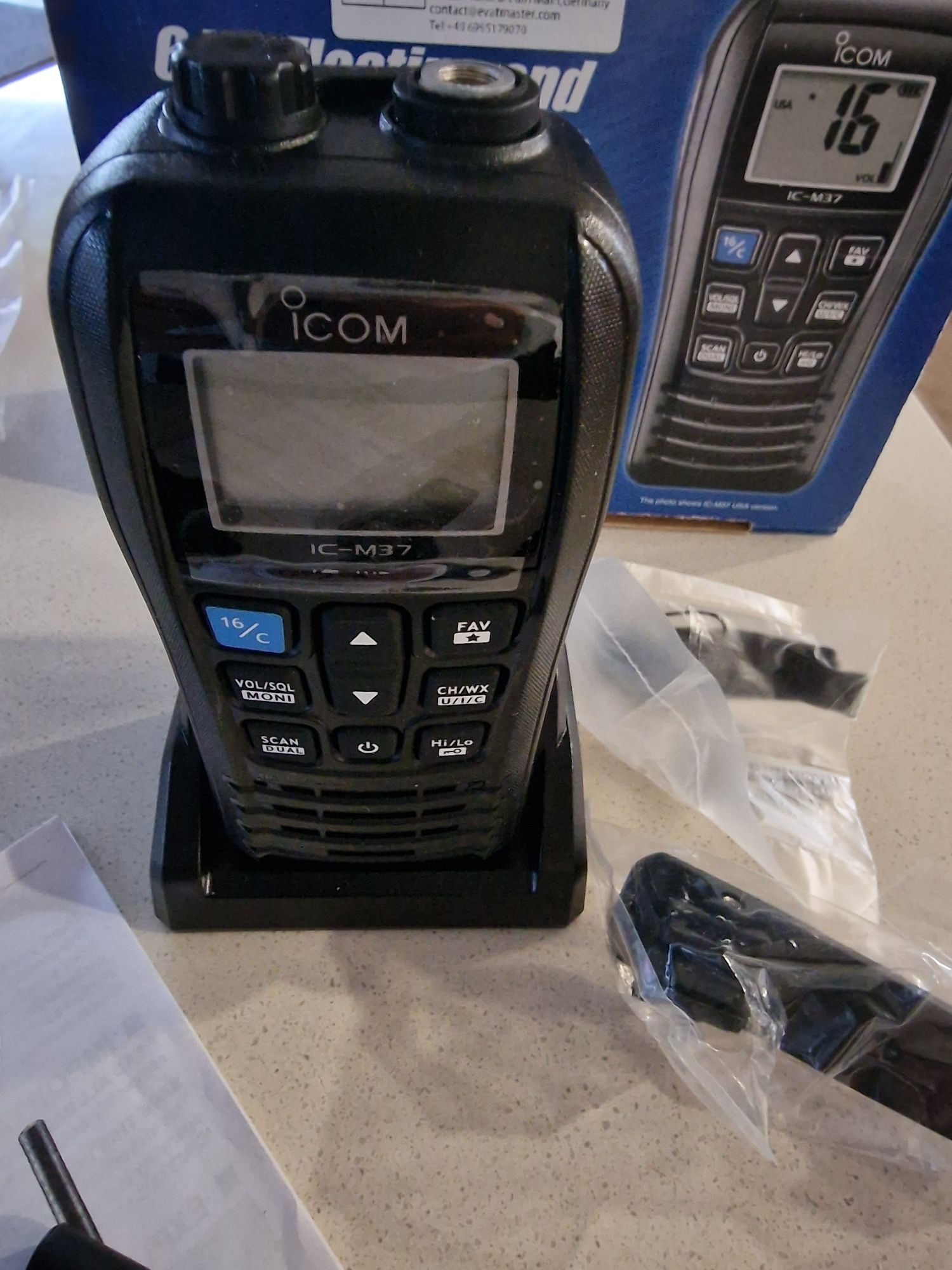 Rádio náutico Icom IC- M37