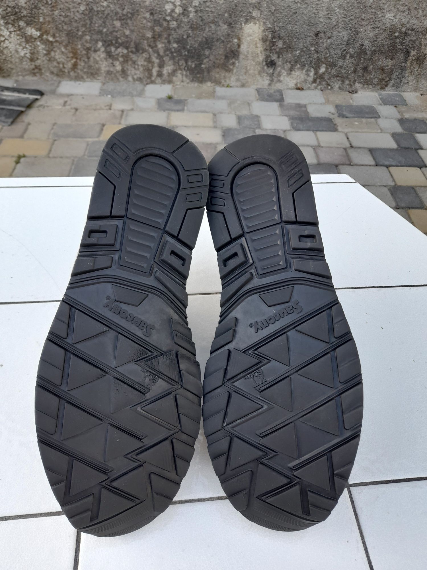 Кросівки чоловічі Saucony Shadow 6000
Розмір 45 довжина устілки 28 см