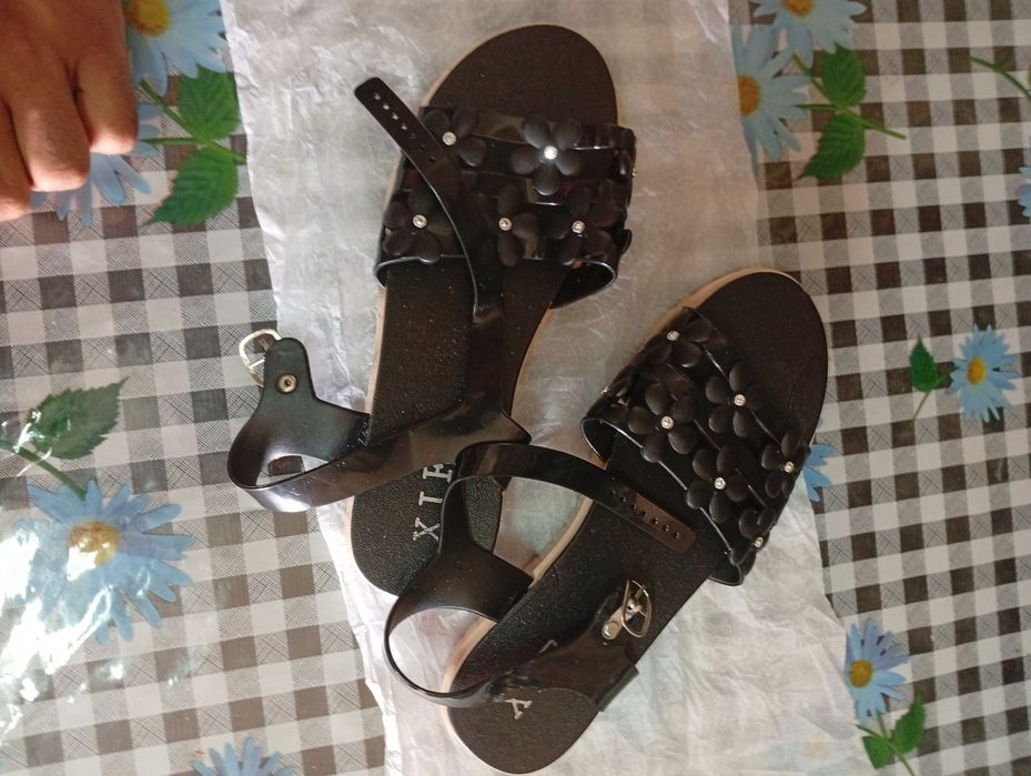 Sandálias de senhora novas