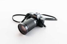Aparat analogowy na kliszę Canon T70 z obiektywem Tokina SX-Z 28-200mm