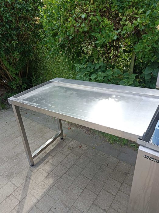 Stół podawczy do zmywarki kapturowej
