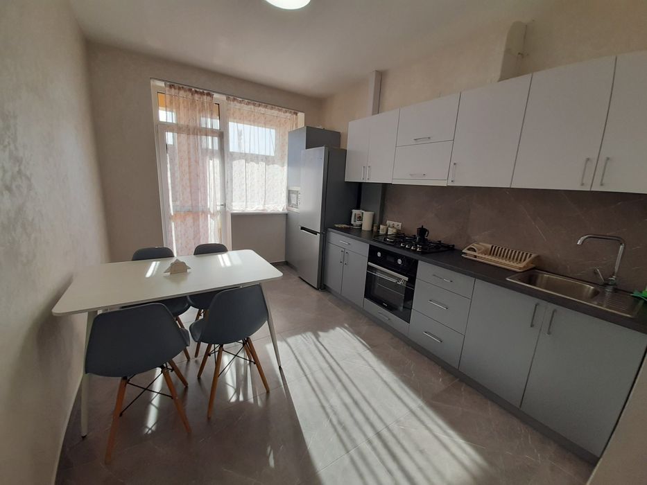 Нова 3 кімн. кв. в самісінькому центрі міста з приват. парковкою.