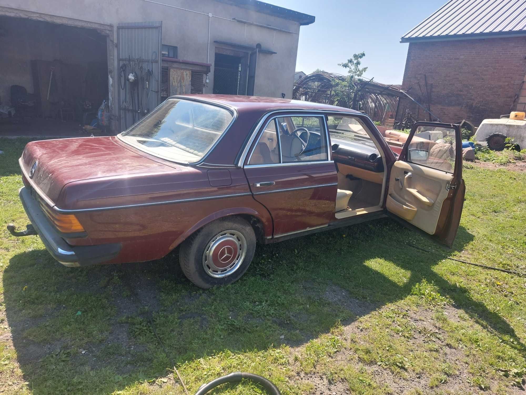 Mercedes W123 2.0 Benzyna 1983 r .