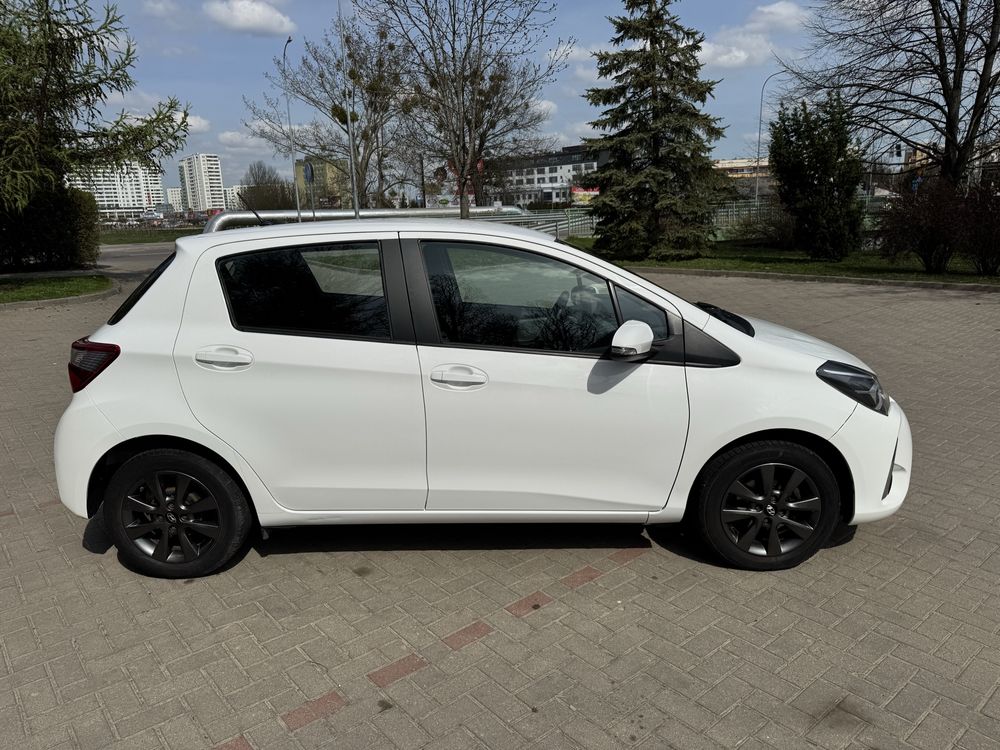 Toyta Yaris benzyna 2017 rok 56000km przebiegu !! Klima