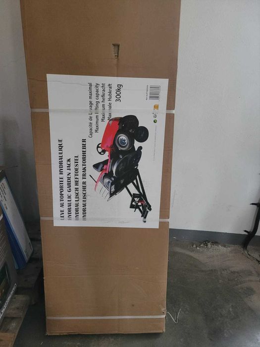 Podnośnik do kosiarek traktorowych, hydrauliczny.
