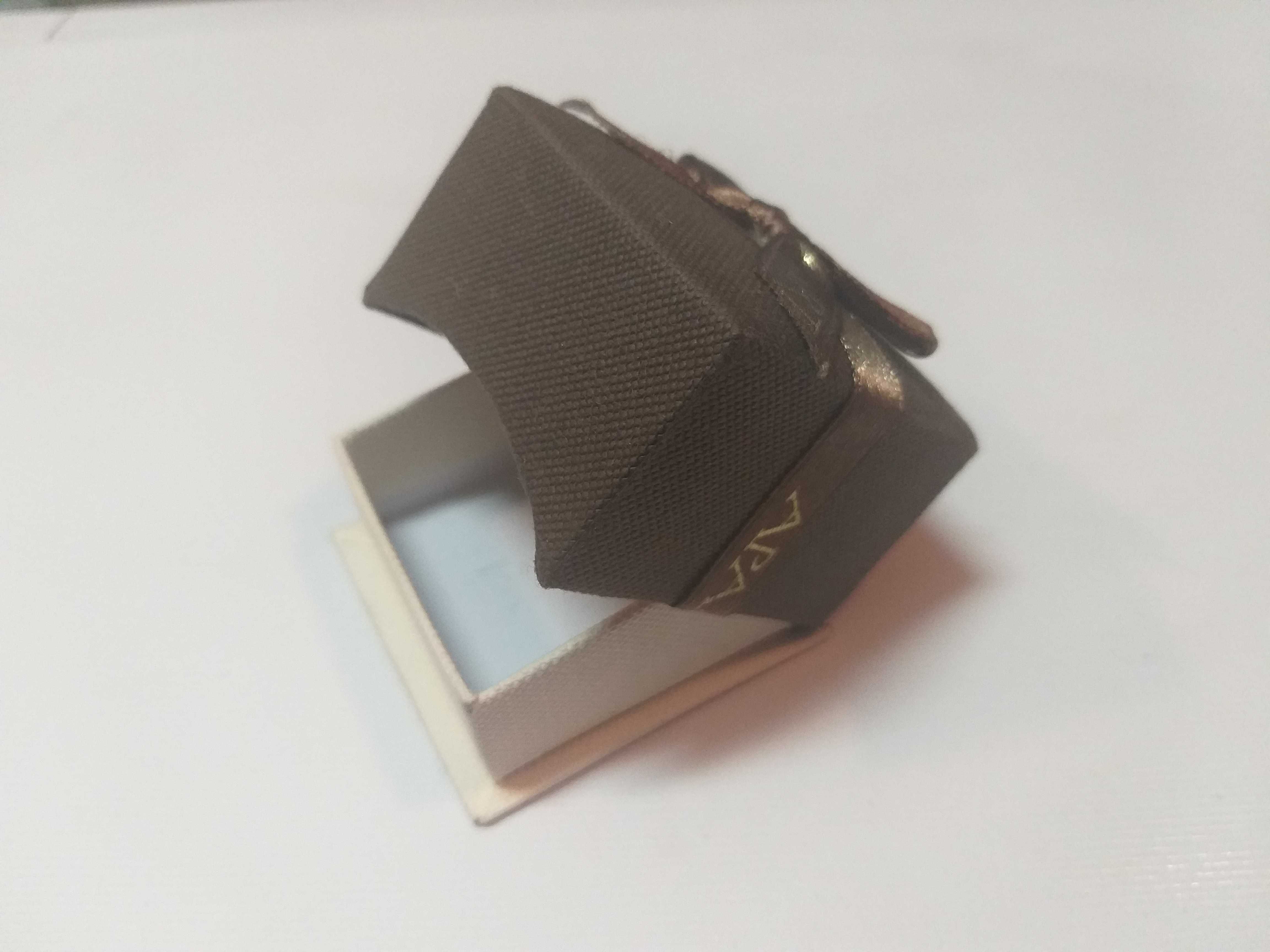 Małe pudełko prezentowe APART wymiary 5 cm x 5 cm x 3 cm