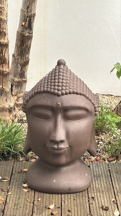 Buda. Estátuas e luminária de Buda. Ver descrição.