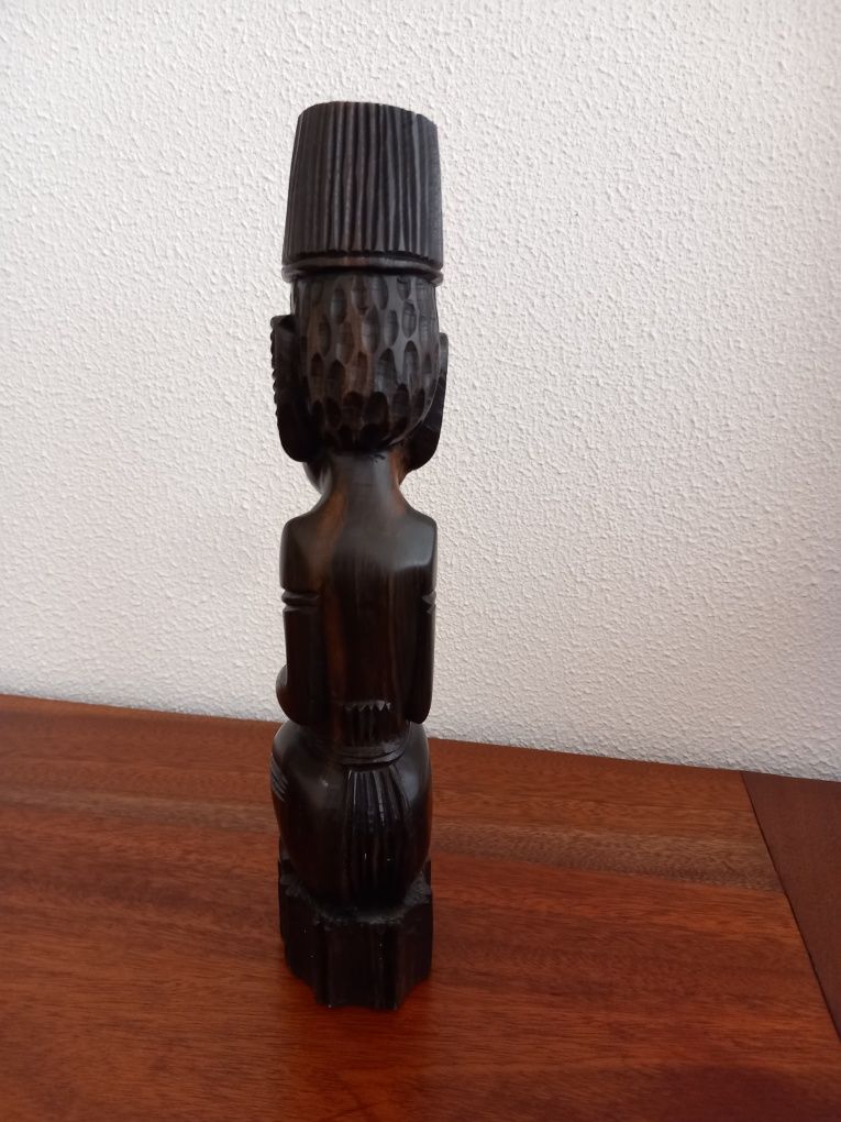 Arte Africana (Angola). Figura Africana em madeira de pau preto.