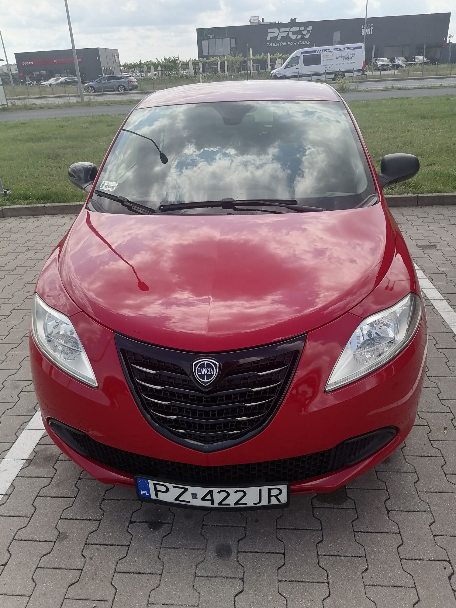 Lancia ypsilon 2014r.