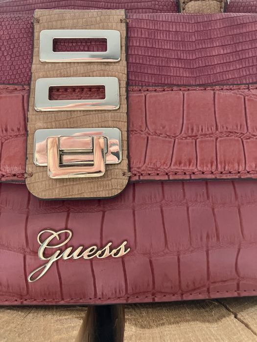 Oryginalna torebka marki Guess – odcienie różu/beżu