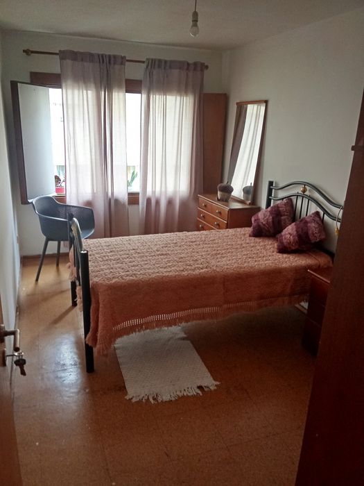 Alugo quarto em T2 Matosinhos