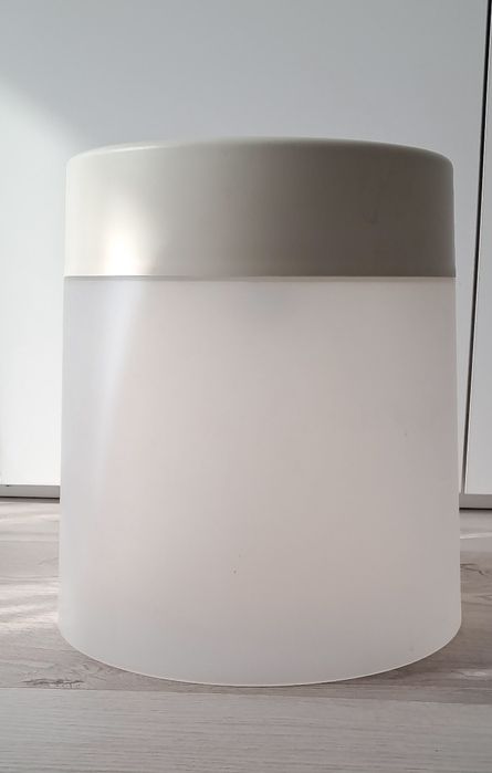 Świetny stołek pufa nastrojowa lampa w jednym