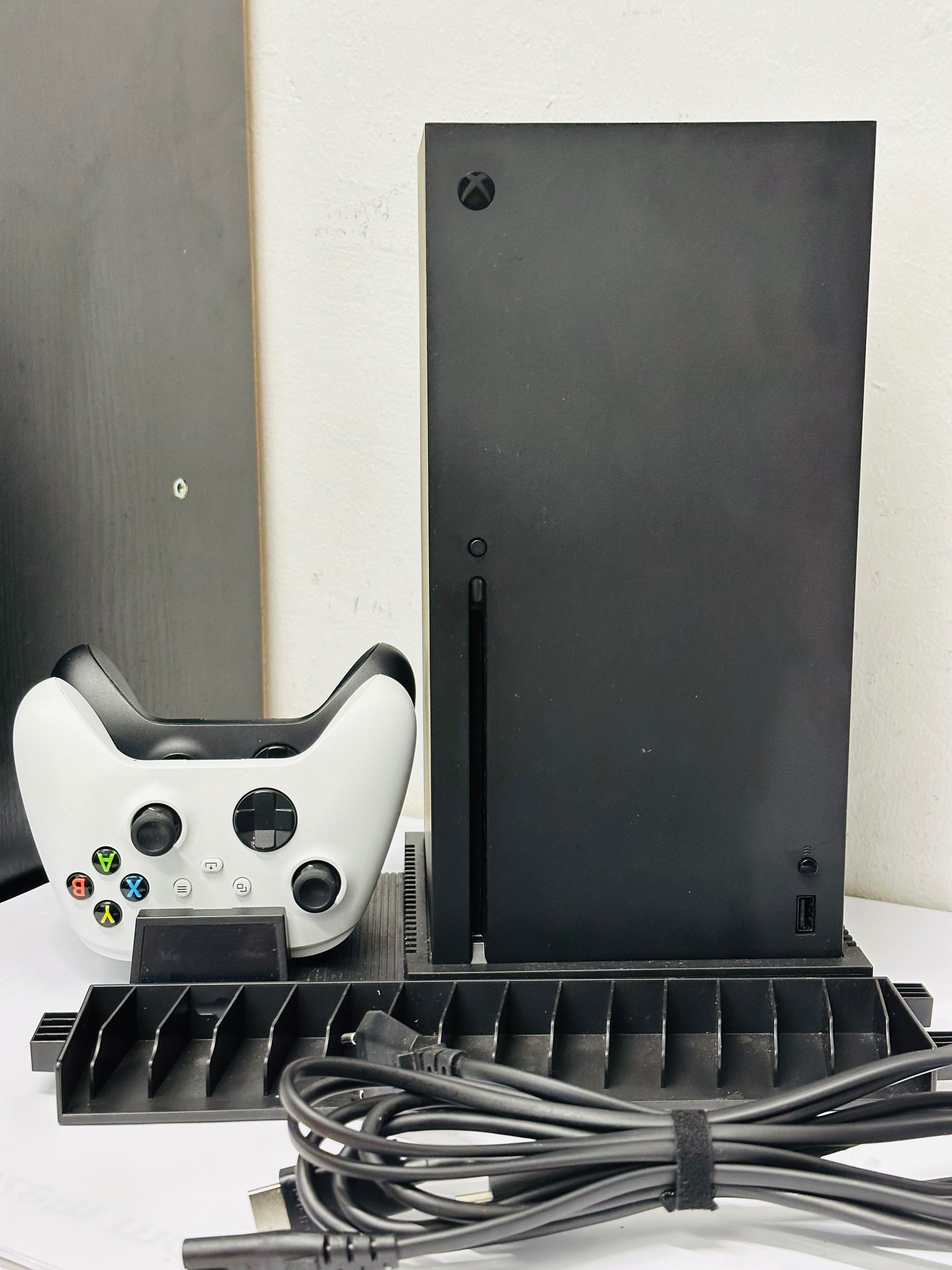 Konsola X Box Series X 1TB + 2 pady + stacja dokująca Stan idealny!