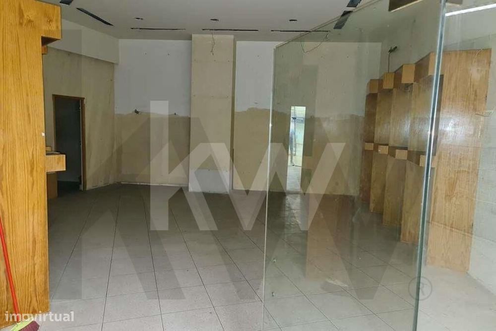 Loja 48m2 à Rotunda da Boavista