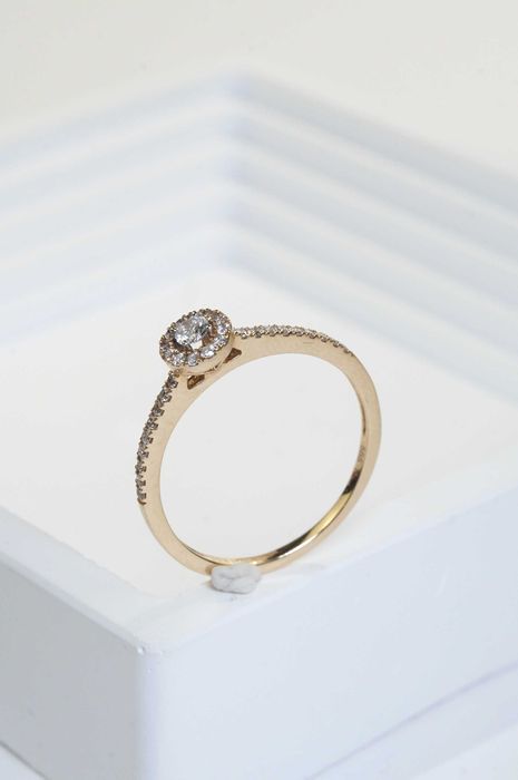 Złoty pierścionek z brylantem 14K 1.30g