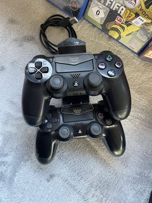 PlayStation 4 Pro 1TB + 2 джойстики + 4 гри
