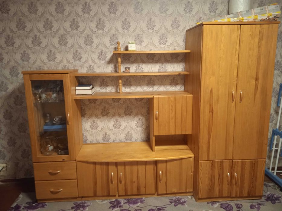 Продам дерев'яну стінку