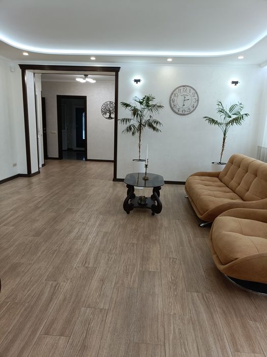 Шикарний будинок з ремонтом для сім'ї