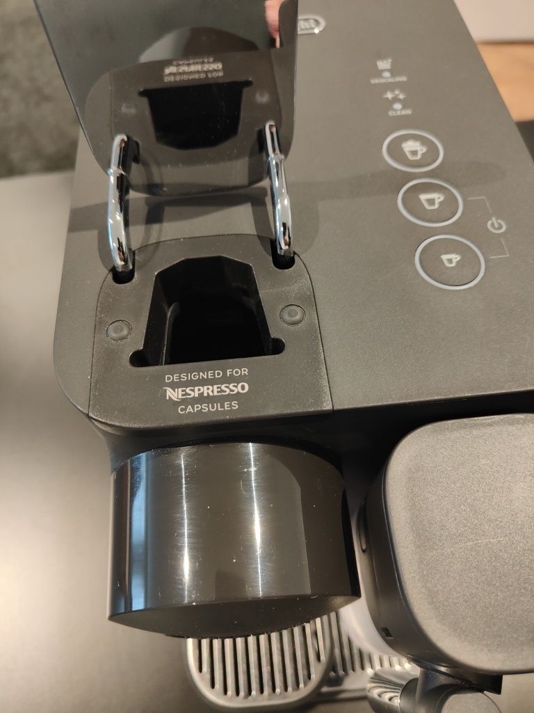 Máquina de café Delonghi Nespresso Latissima One