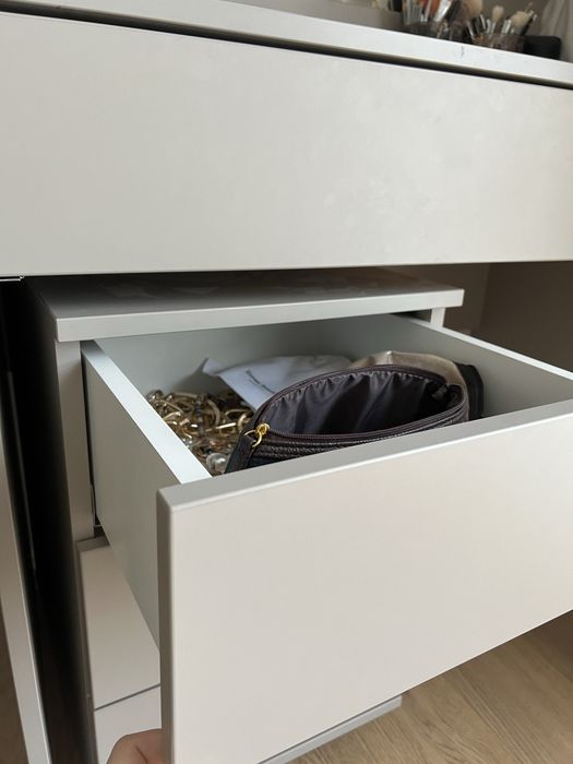 стіл візажний, з якісних матеріалів