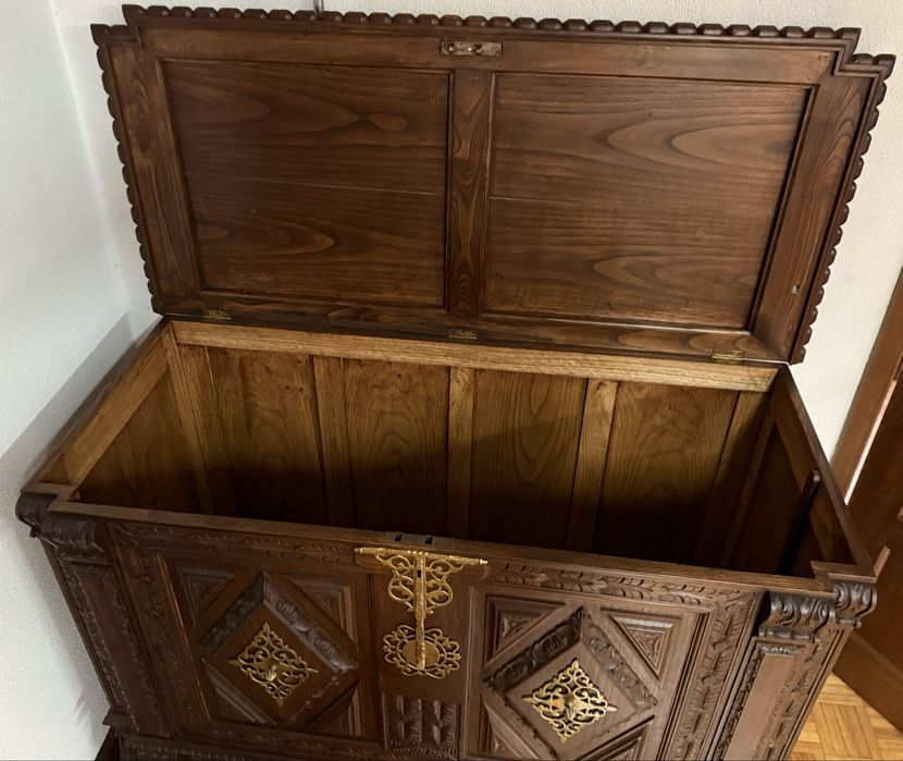 Arca em talha manual