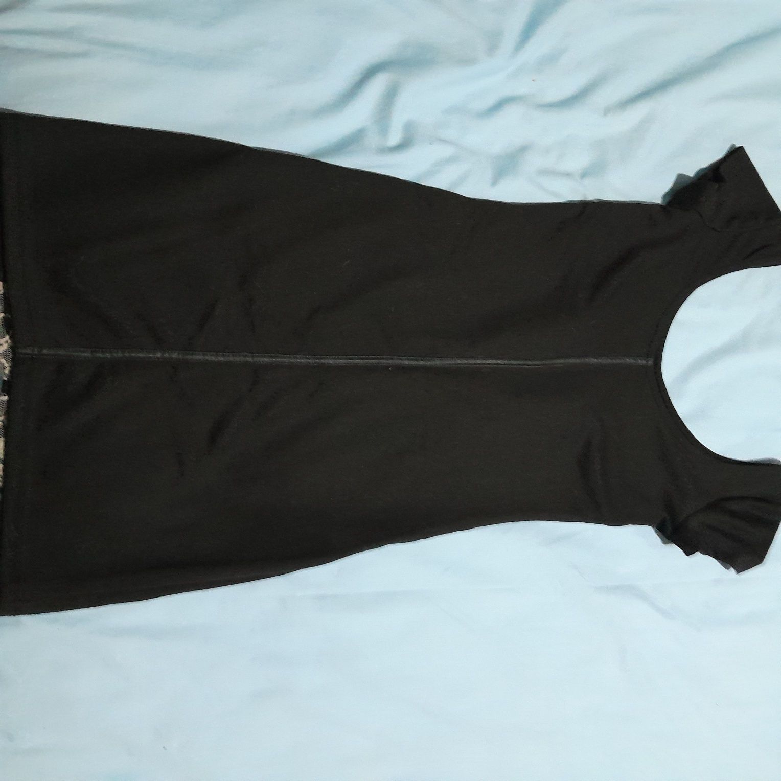 Vários vestidos com pouco uso