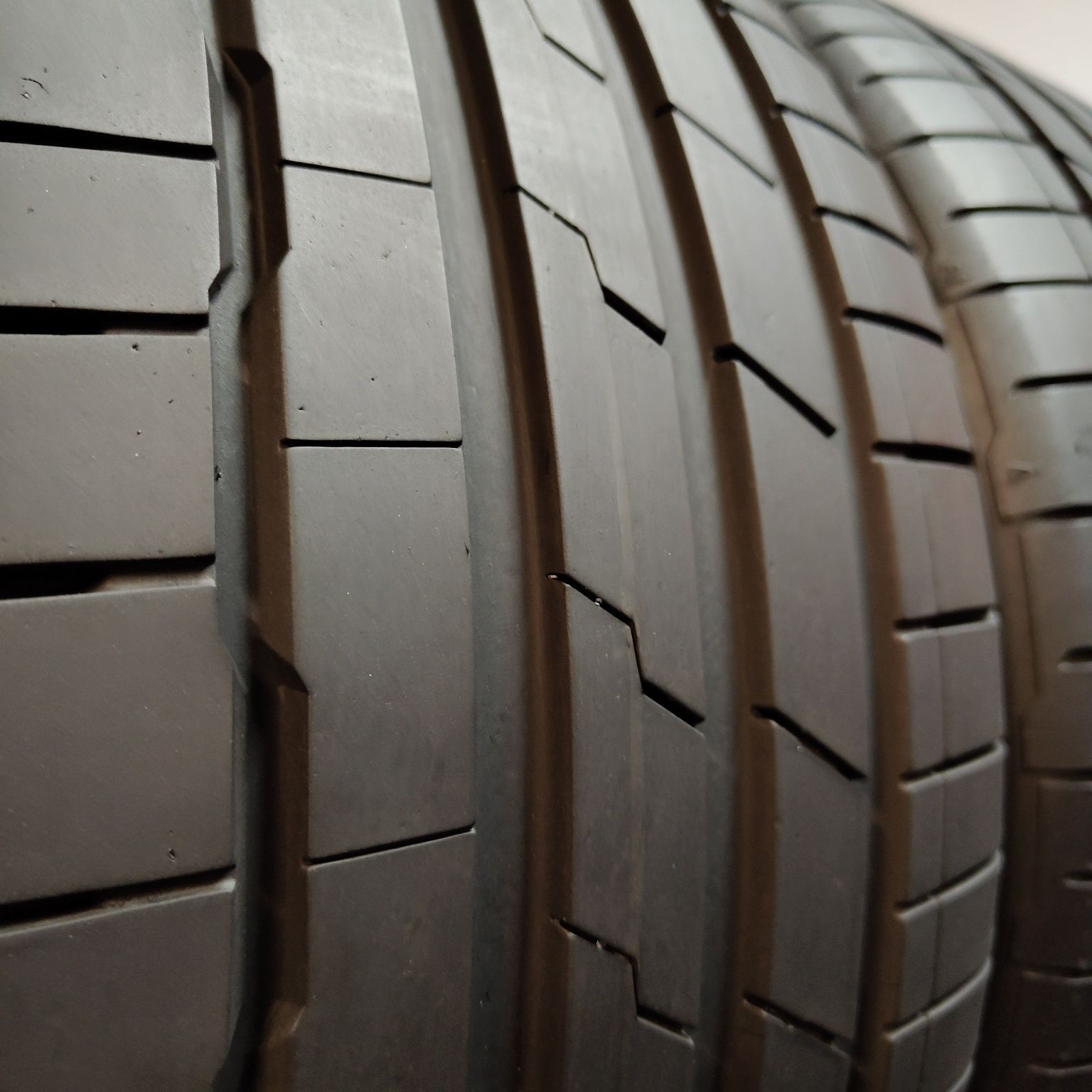 235/35/19 XL Sprzedam komplet opon letnich Hankook