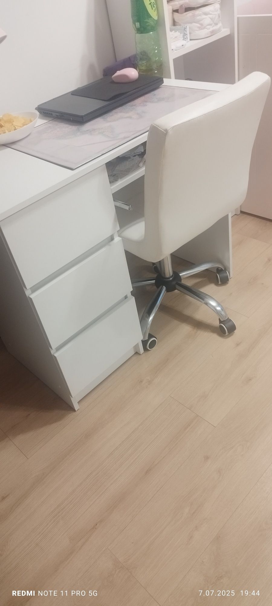 Biurko białe z szufladami 50x90