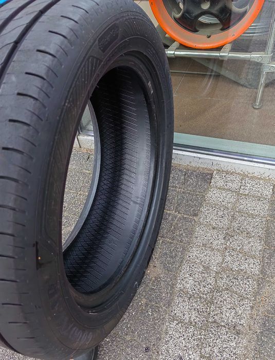 225/50R17 98W Goodyear EfficientGrip lato pojedyncza K7