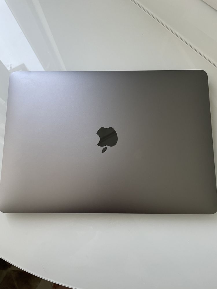Macbook i3 13” 256 GB Оригінал Б/У