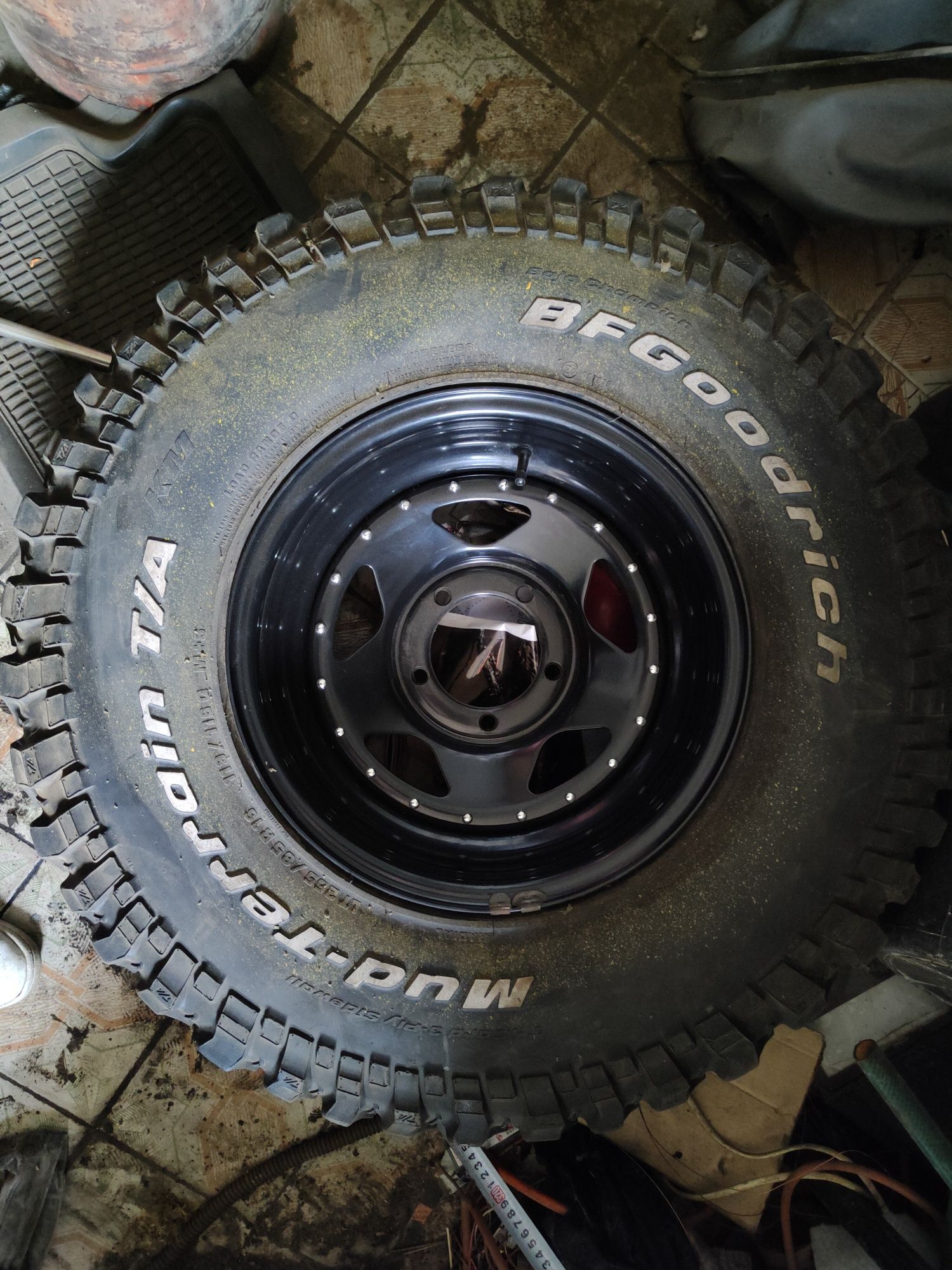 255/85r16 BfGoodrich  1шт.  Резина с диском на УАЗ, Газ 69