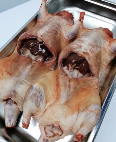 Мясо нутрии , тушки перепела ( в сыром виде и копченном)