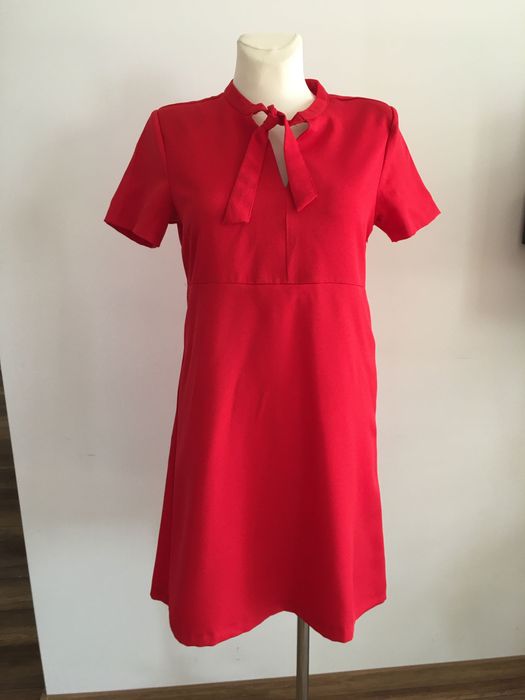 Czerwona sukienka Mohito rozm.L