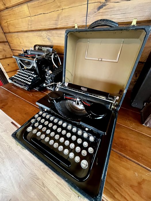 Antiga maquina de escrever ROYAL MODEL P de 1933