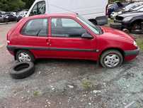 Citroen Saxo  silnik 1.1 HDZ kod lakieru ejxb  maska/zderzak/drzwi
